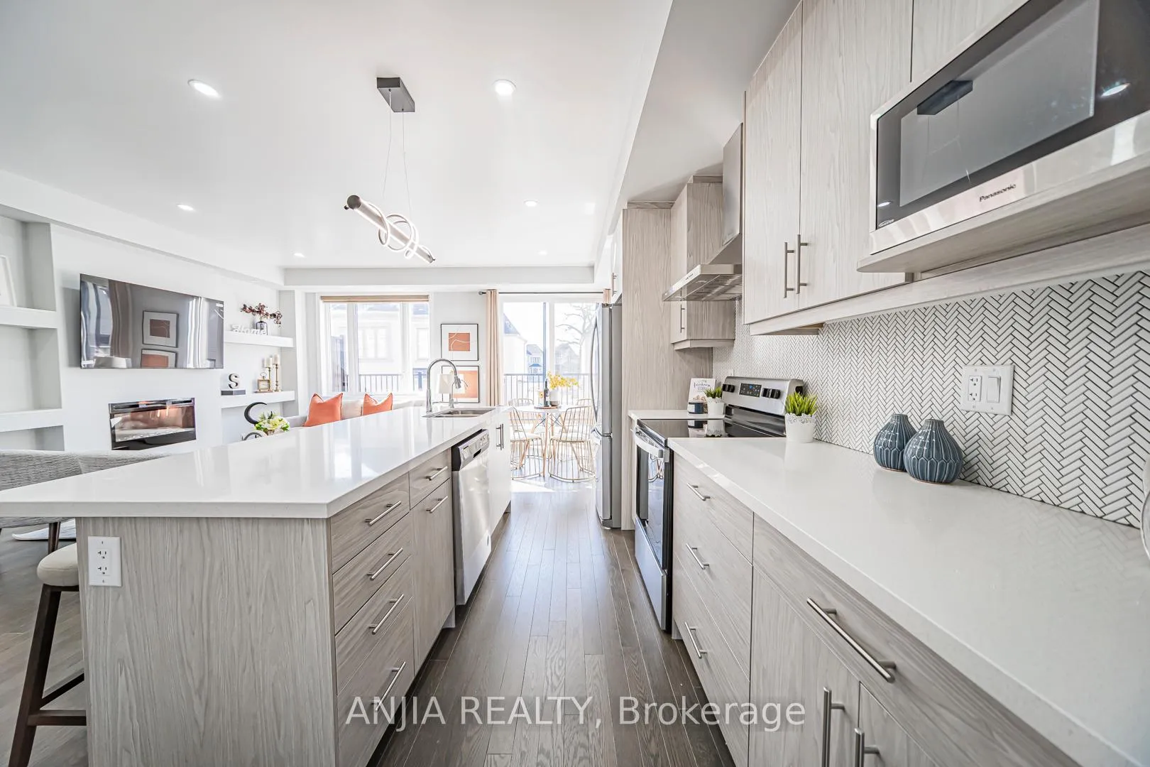 Photo 10 of 17 William Shearn Crescent S, Markham, Angus Glen — HOMEH