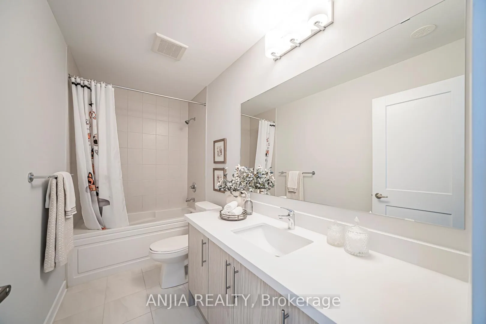 Photo 19 of 17 William Shearn Crescent S, Markham, Angus Glen — HOMEH