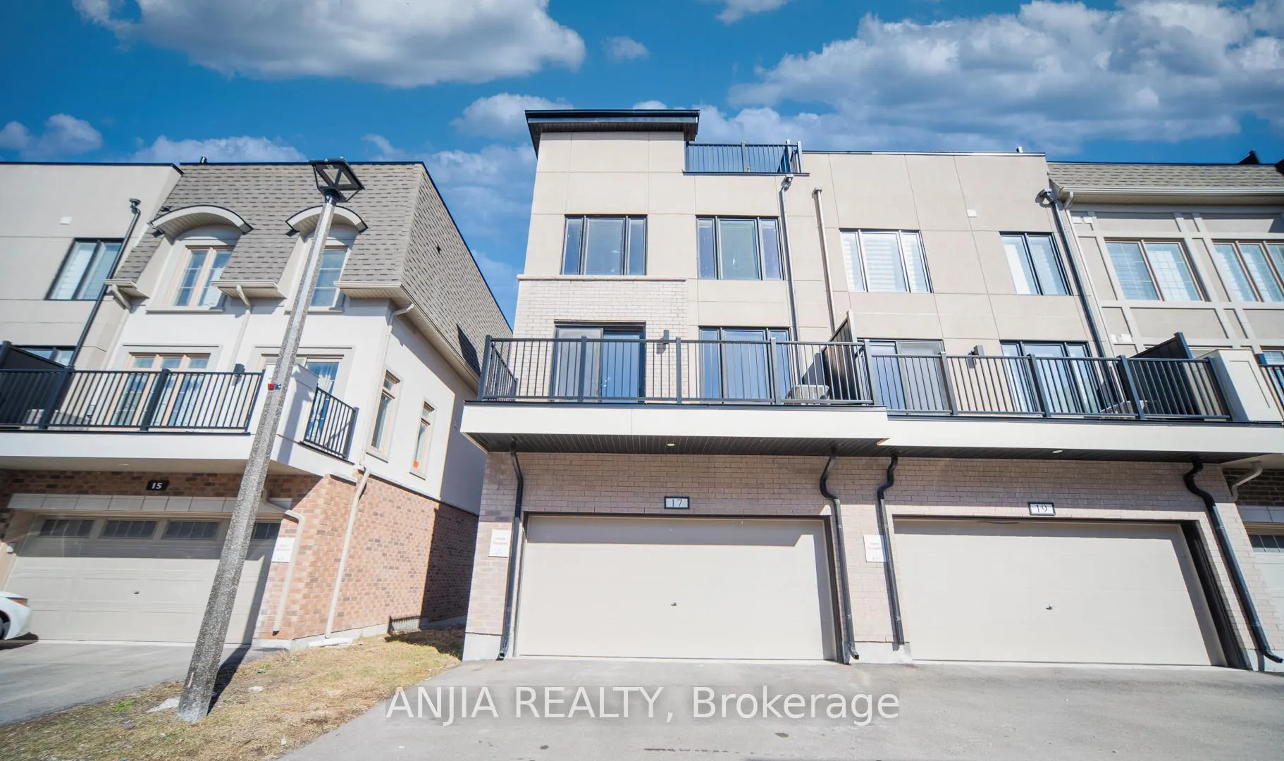 Photo 23 of 17 William Shearn Crescent S, Markham, Angus Glen — HOMEH