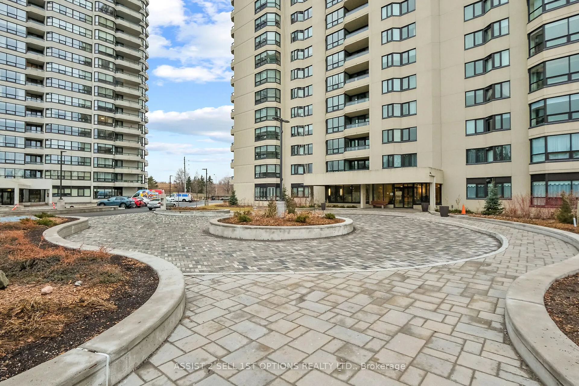 Photo 2 of Unit 807, 1500 Riverside Drive, Ottawa, Riverview Park — HOMEH