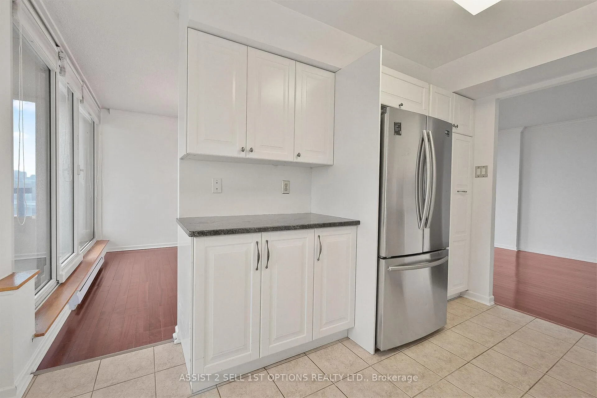 Photo 13 of Unit 807, 1500 Riverside Drive, Ottawa, Riverview Park — HOMEH