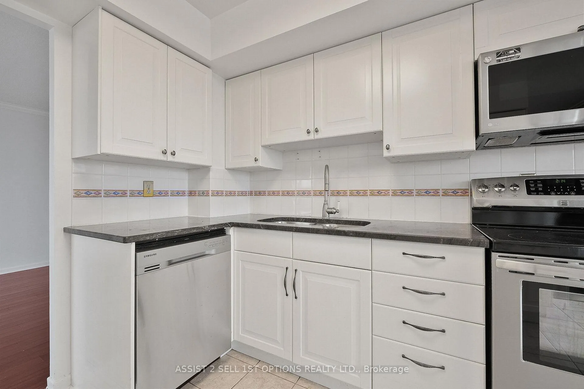 Photo 15 of Unit 807, 1500 Riverside Drive, Ottawa, Riverview Park — HOMEH