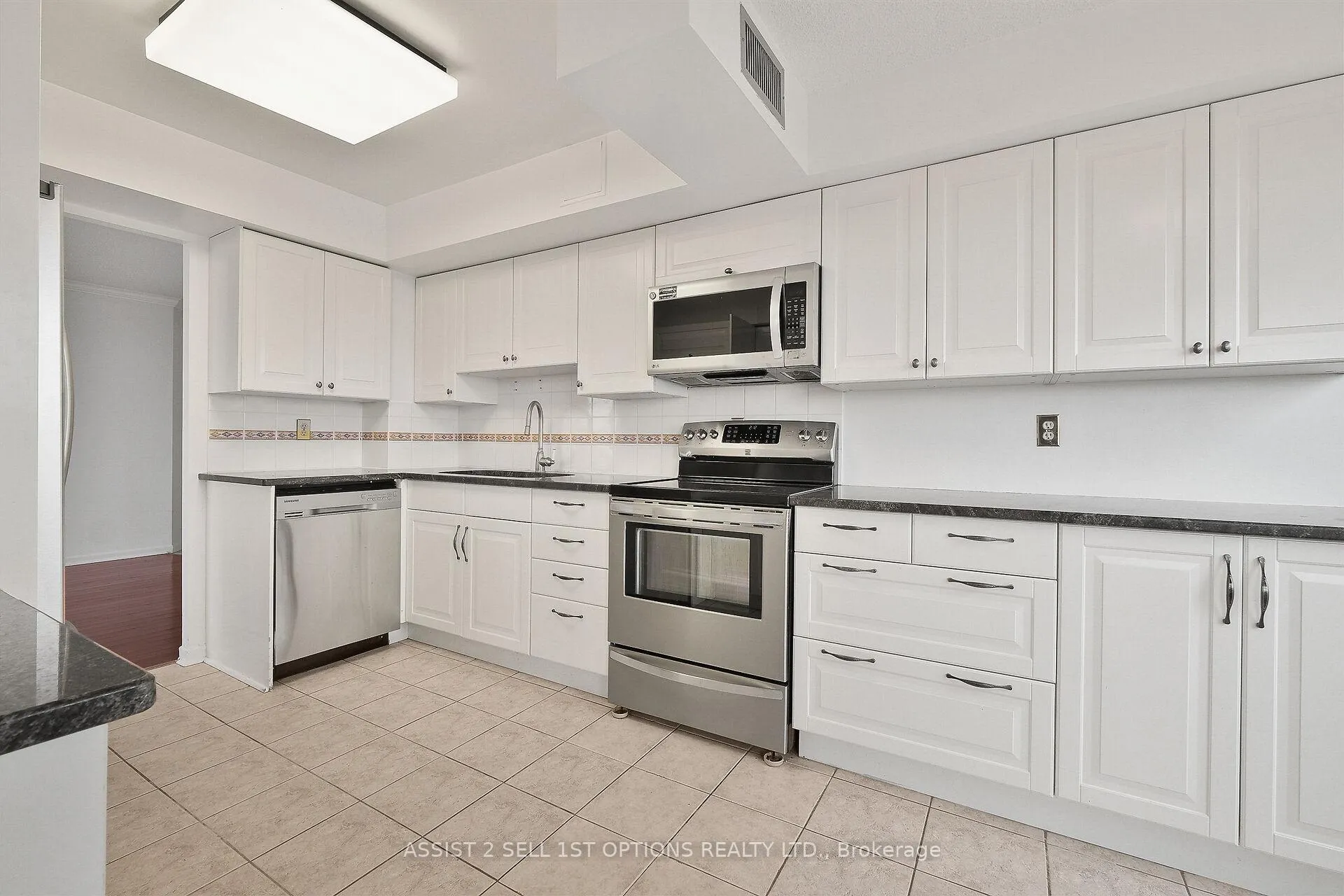 Photo 16 of Unit 807, 1500 Riverside Drive, Ottawa, Riverview Park — HOMEH