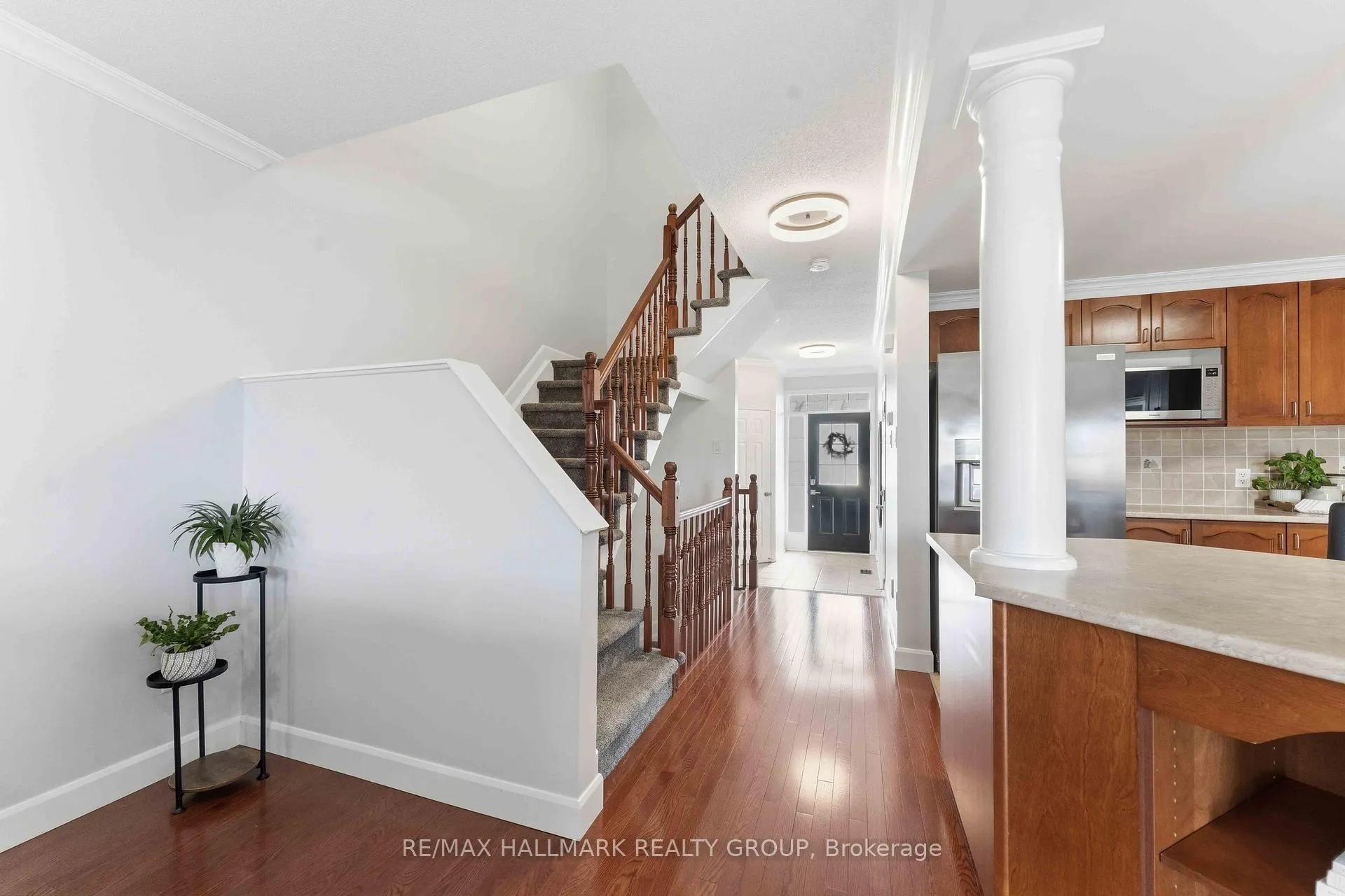 Photo 4 of 2034 Winsome Terrace, Ottawa, Fallingbrook/Gardenway South — HOMEH