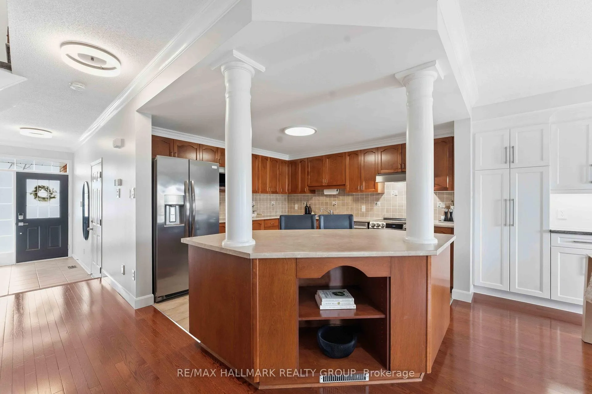 Photo 5 of 2034 Winsome Terrace, Ottawa, Fallingbrook/Gardenway South — HOMEH