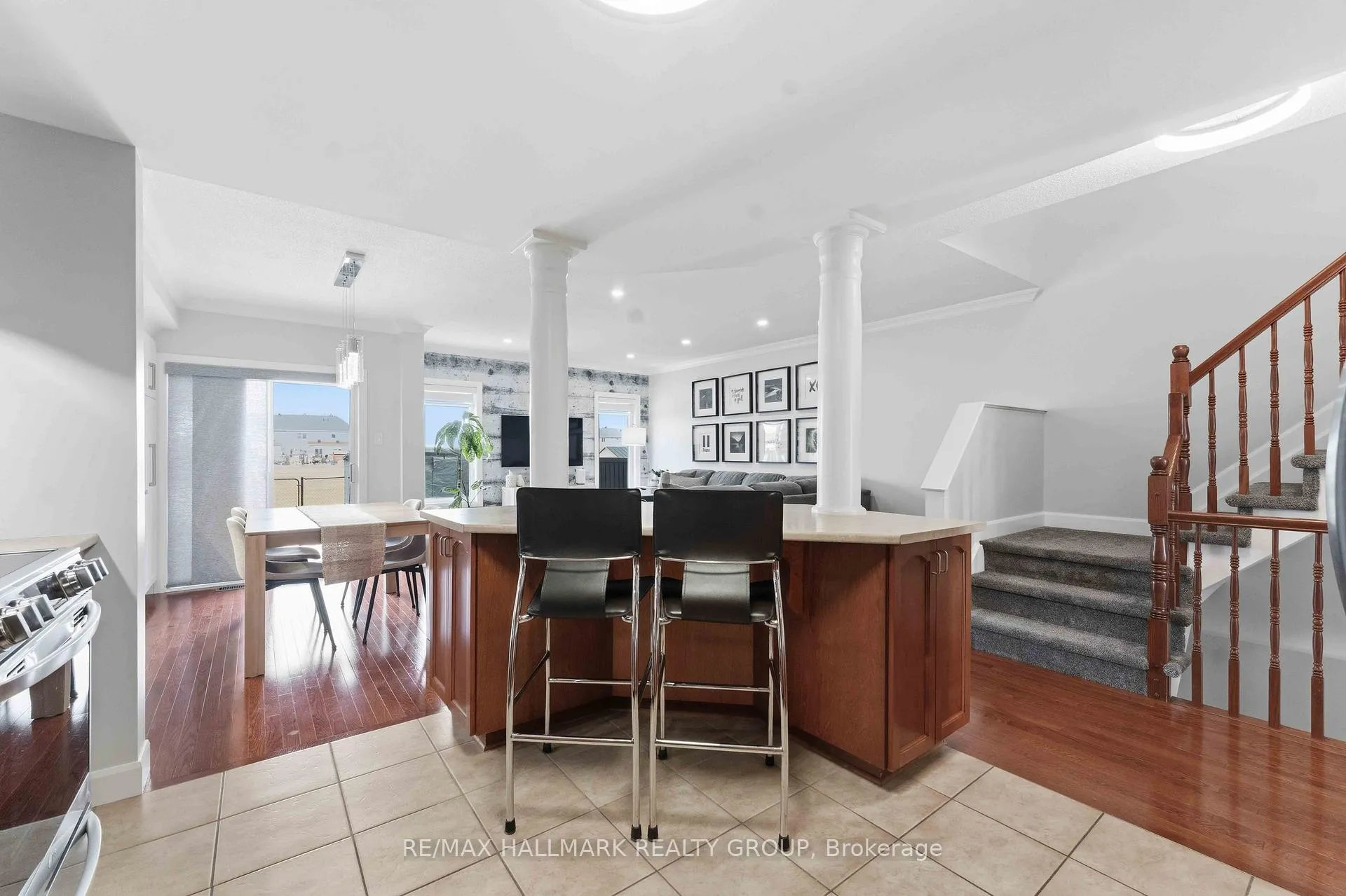 Photo 8 of 2034 Winsome Terrace, Ottawa, Fallingbrook/Gardenway South — HOMEH