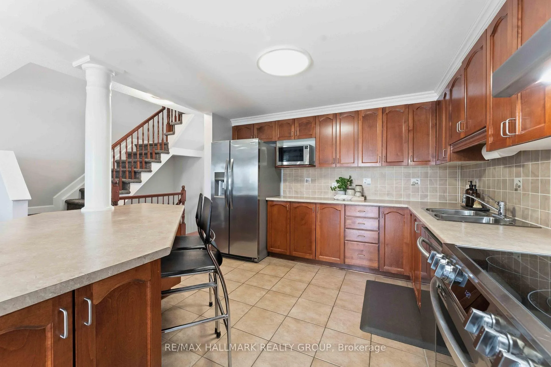 Photo 9 of 2034 Winsome Terrace, Ottawa, Fallingbrook/Gardenway South — HOMEH