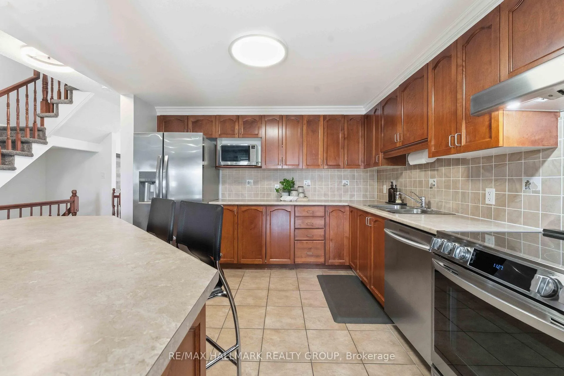 Photo 10 of 2034 Winsome Terrace, Ottawa, Fallingbrook/Gardenway South — HOMEH