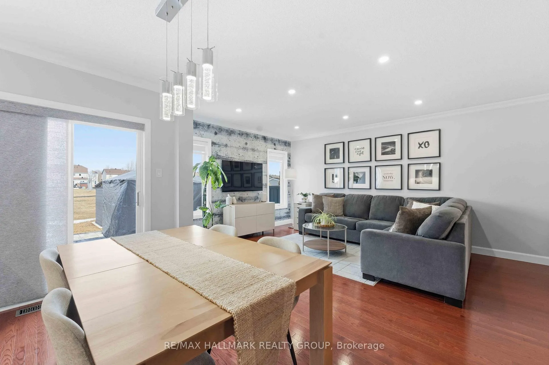 Photo 12 of 2034 Winsome Terrace, Ottawa, Fallingbrook/Gardenway South — HOMEH