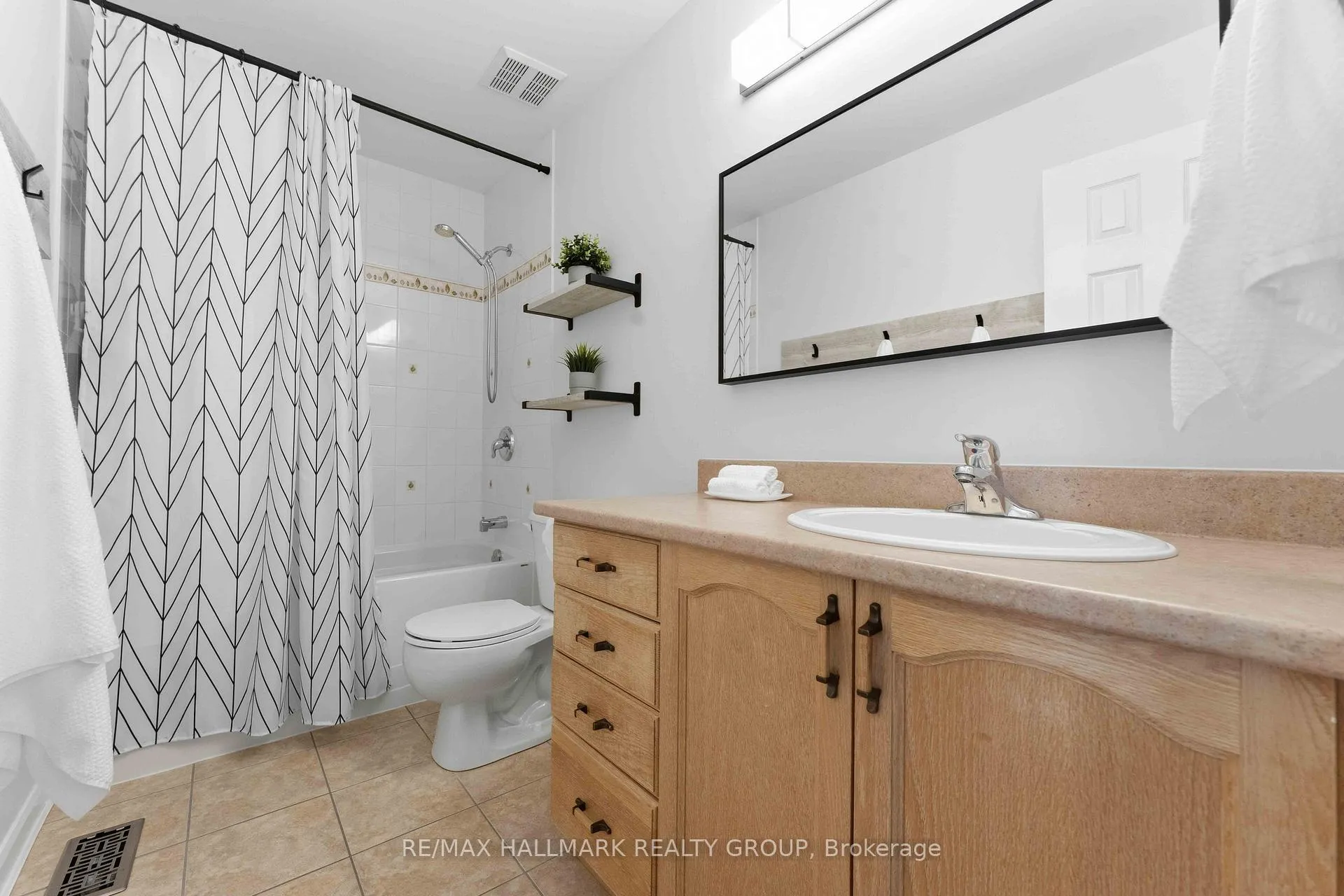 Photo 38 of 2034 Winsome Terrace, Ottawa, Fallingbrook/Gardenway South — HOMEH