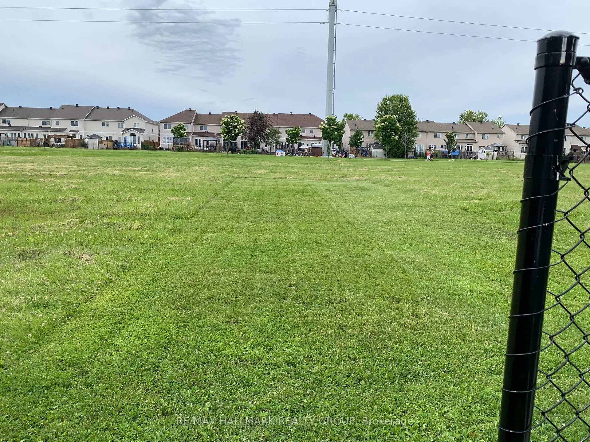 Photo 43 of 2034 Winsome Terrace, Ottawa, Fallingbrook/Gardenway South — HOMEH