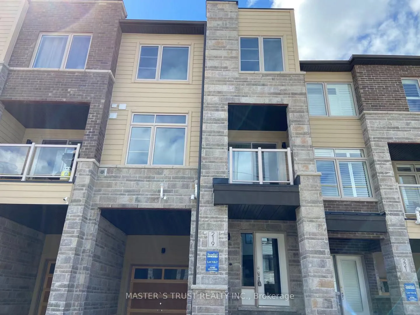 Photo 1 of 219 Vivant Street, Newmarket, Woodland Hill — HOMEH