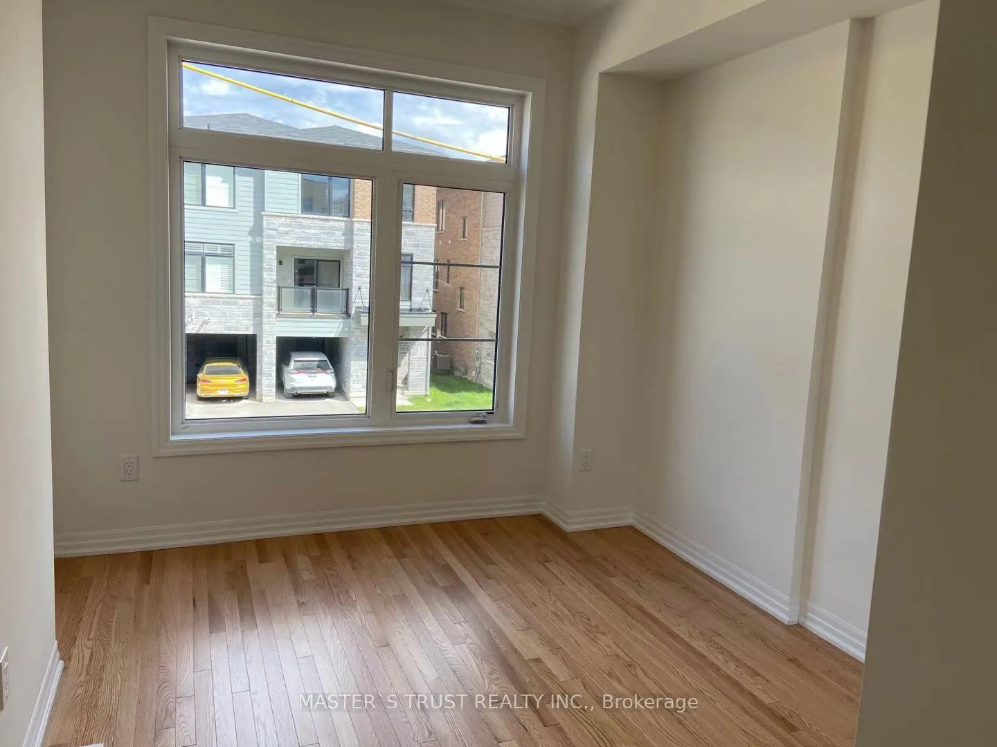 Photo 3 of 219 Vivant Street, Newmarket, Woodland Hill — HOMEH