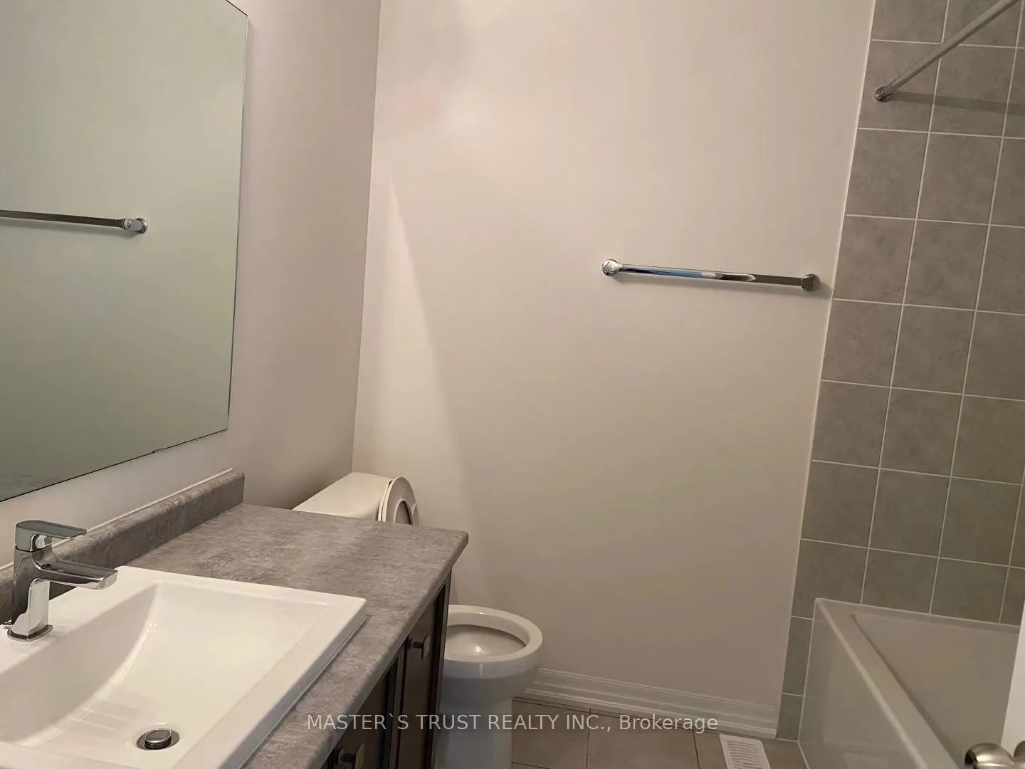 Photo 4 of 219 Vivant Street, Newmarket, Woodland Hill — HOMEH