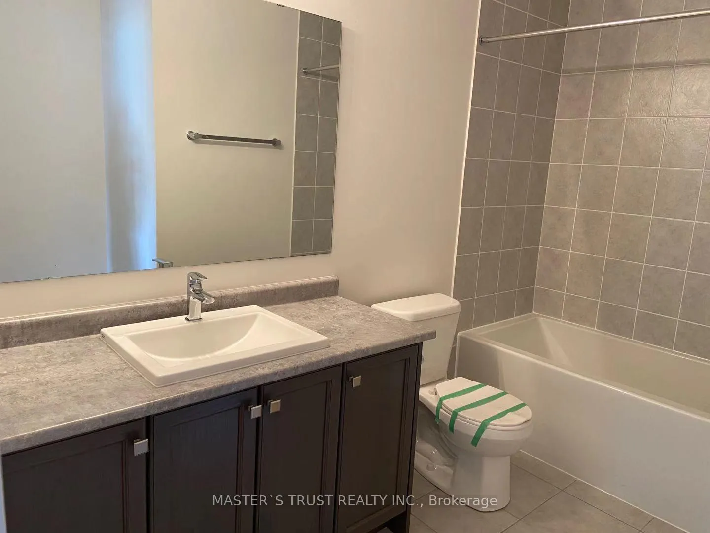 Photo 6 of 219 Vivant Street, Newmarket, Woodland Hill — HOMEH