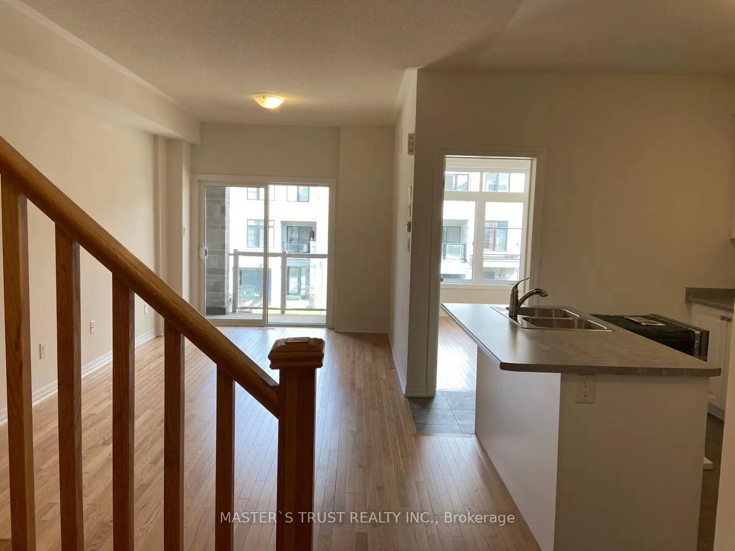 Photo 9 of 219 Vivant Street, Newmarket, Woodland Hill — HOMEH
