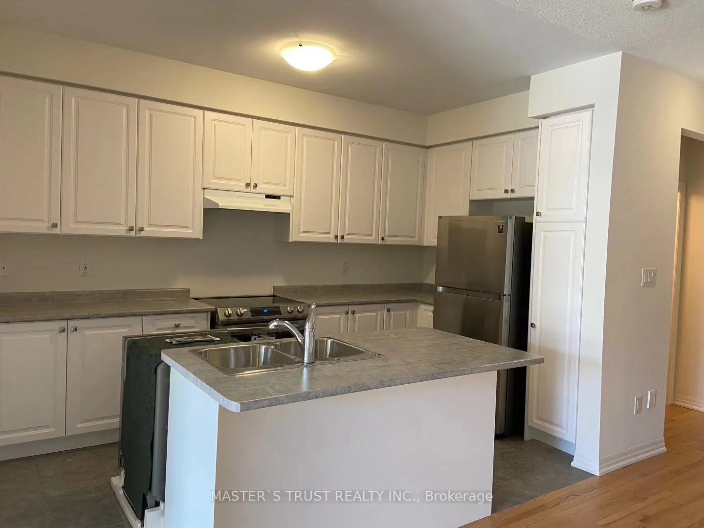 Photo 10 of 219 Vivant Street, Newmarket, Woodland Hill — HOMEH