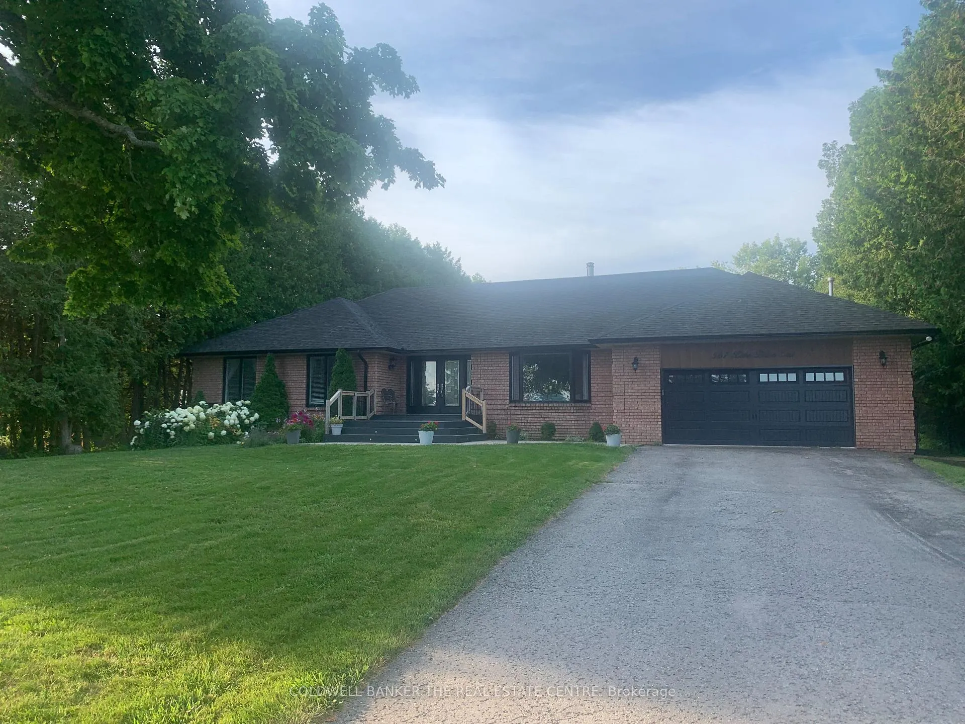 Photo 5 of 567 Lake Drive E, Georgina, Historic Lakeshore Communities — HOMEH
