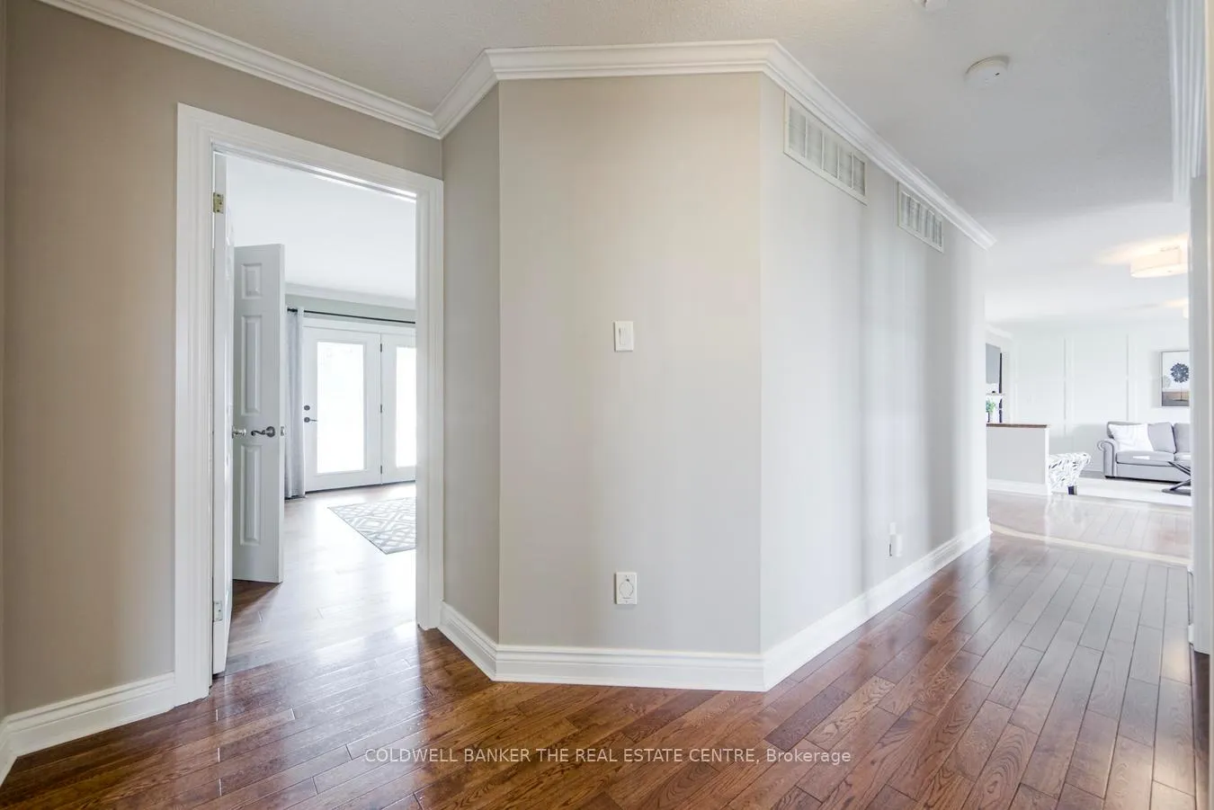 Photo 23 of 567 Lake Drive E, Georgina, Historic Lakeshore Communities — HOMEH
