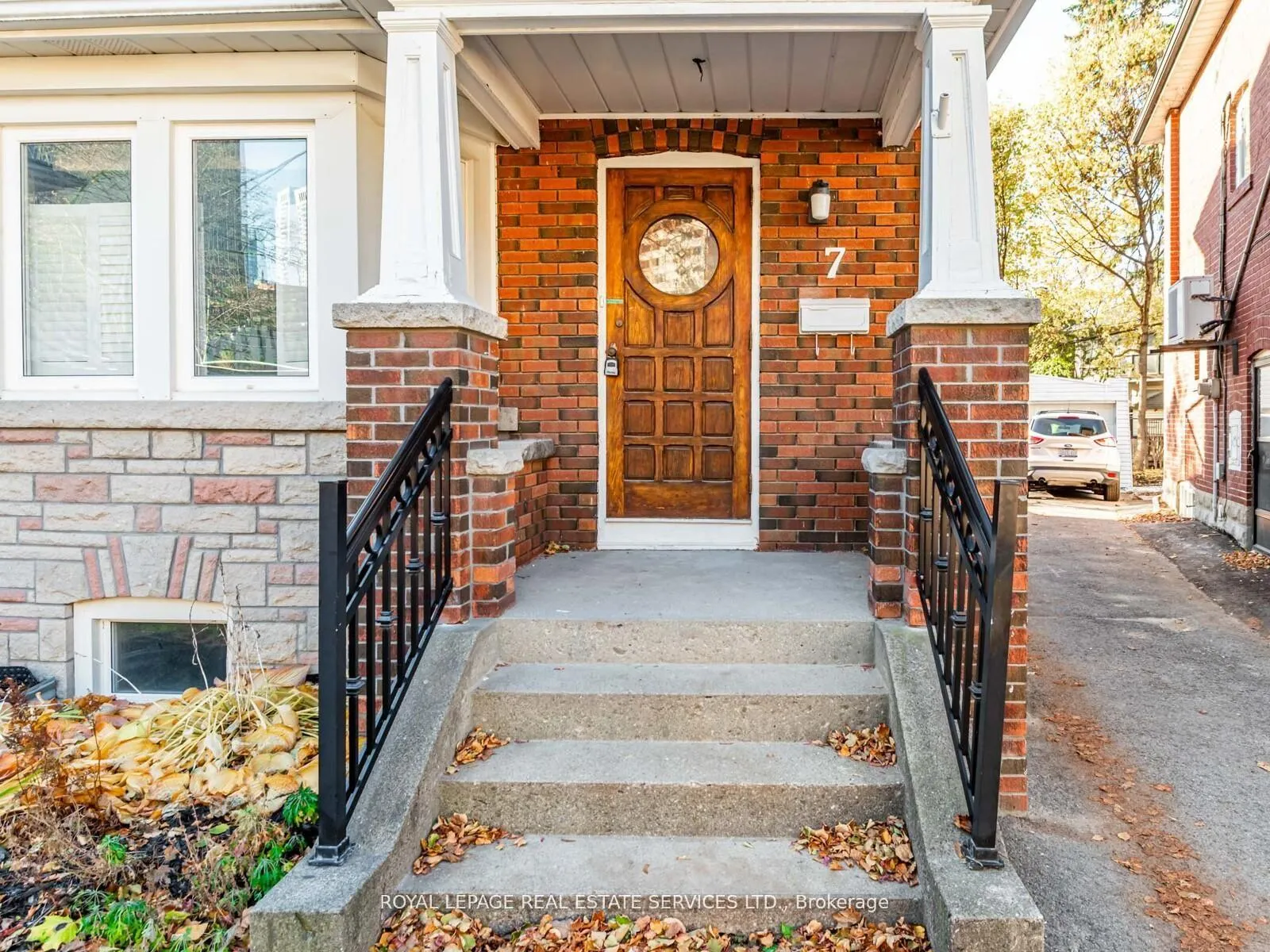 Photo 3 of 7 Duplex Crescent, Toronto, Yonge-Eglinton — HOMEH