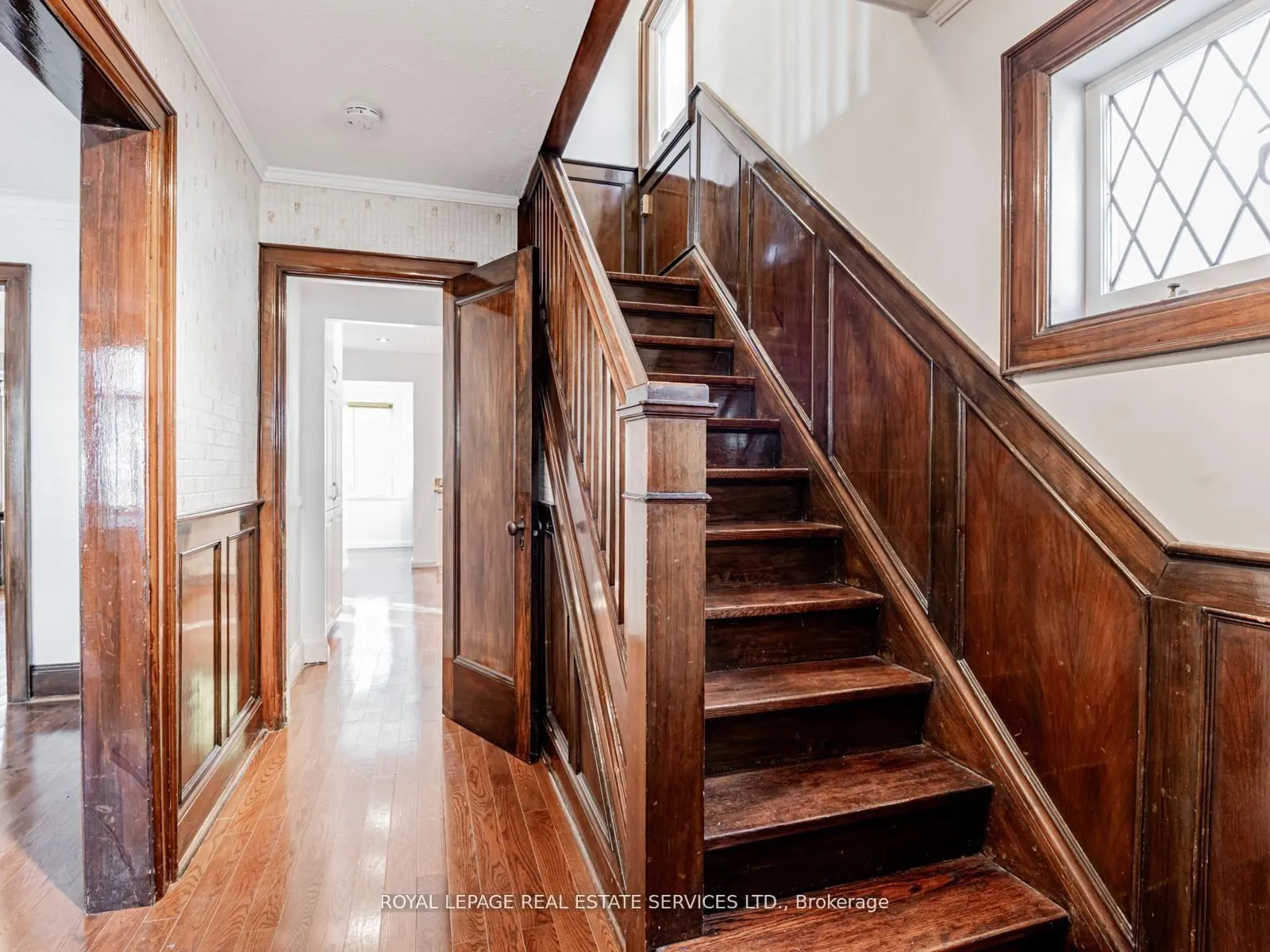 Photo 5 of 7 Duplex Crescent, Toronto, Yonge-Eglinton — HOMEH