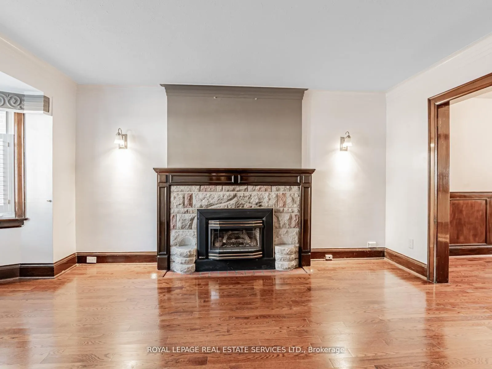 Photo 6 of 7 Duplex Crescent, Toronto, Yonge-Eglinton — HOMEH