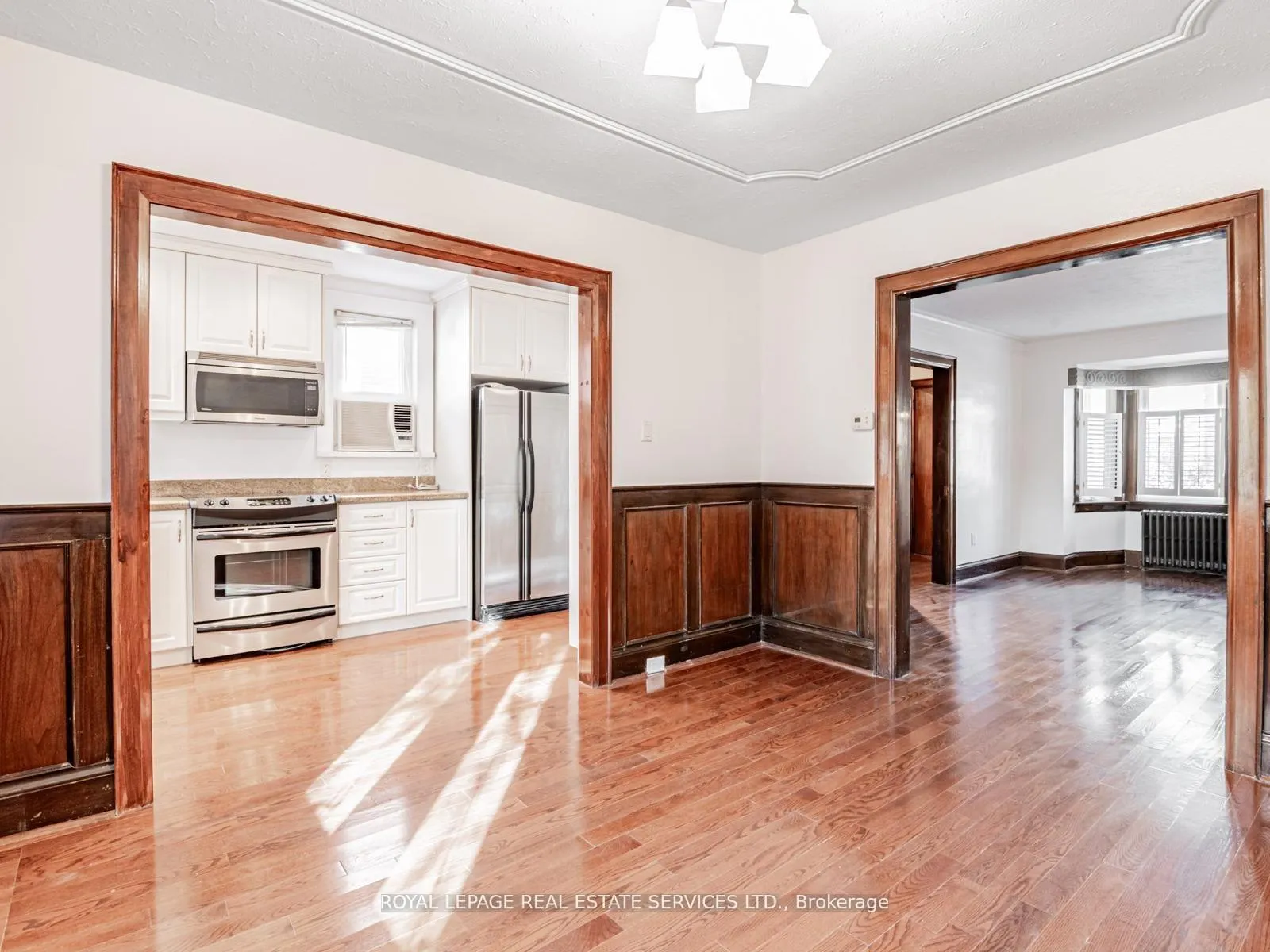 Photo 13 of 7 Duplex Crescent, Toronto, Yonge-Eglinton — HOMEH