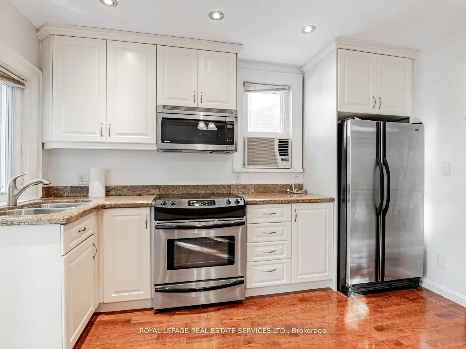Photo 15 of 7 Duplex Crescent, Toronto, Yonge-Eglinton — HOMEH