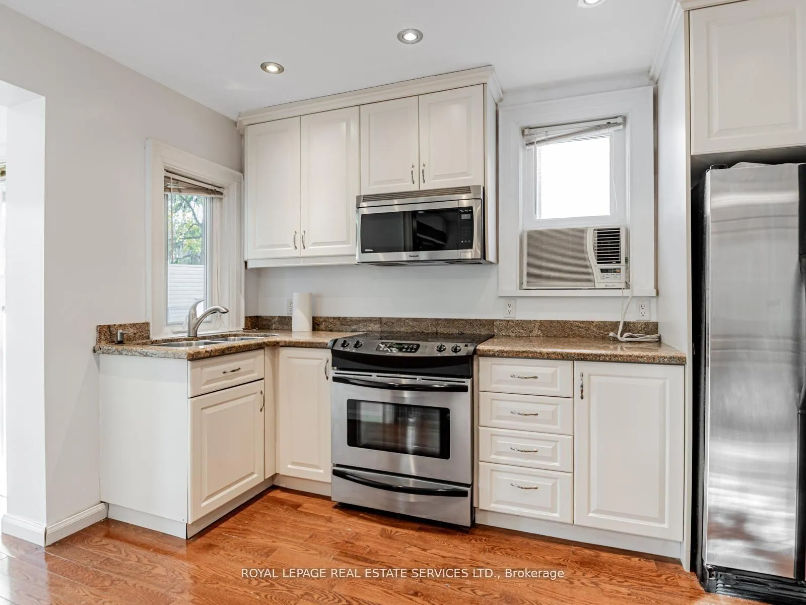 Photo 16 of 7 Duplex Crescent, Toronto, Yonge-Eglinton — HOMEH