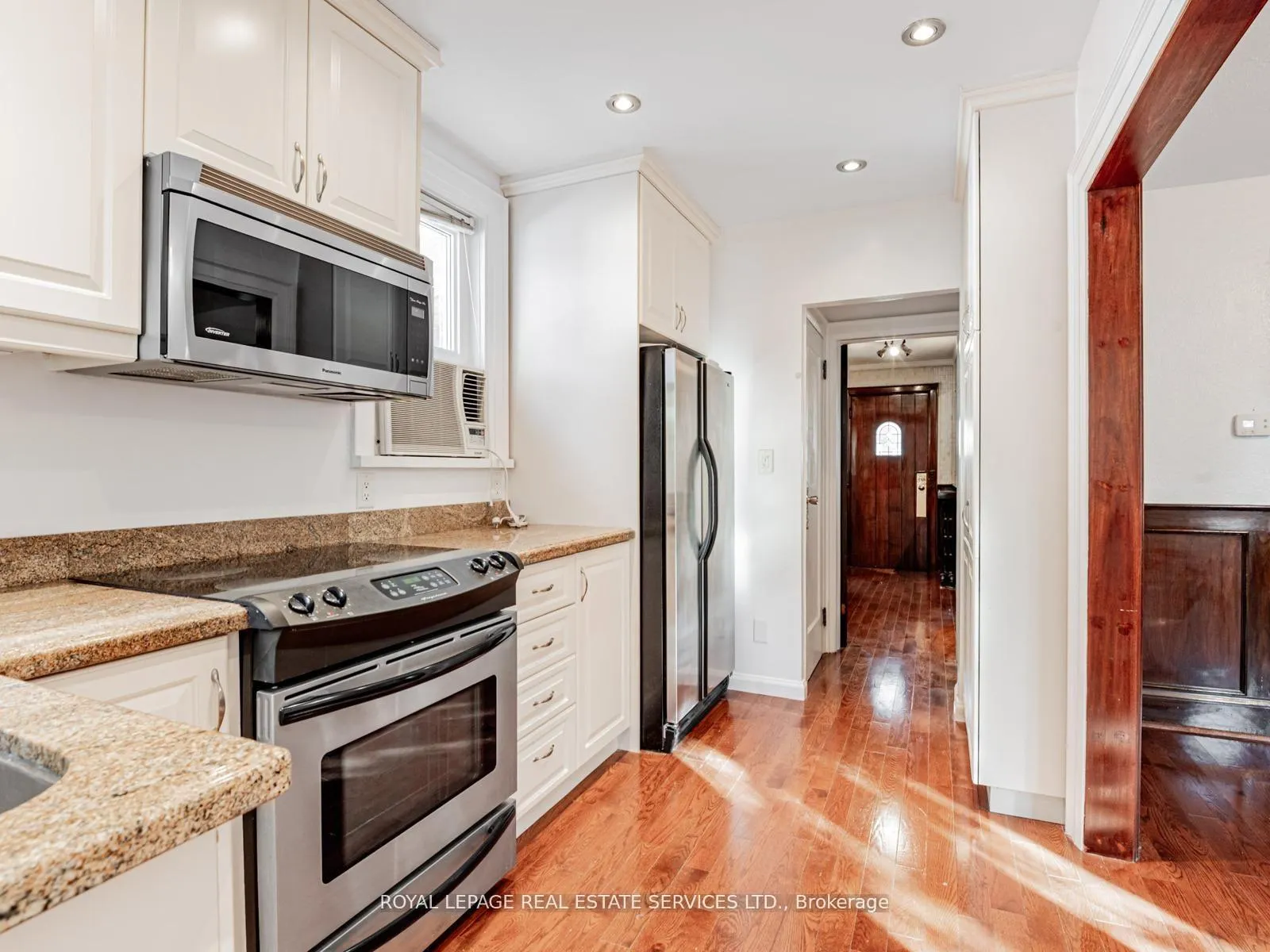 Photo 17 of 7 Duplex Crescent, Toronto, Yonge-Eglinton — HOMEH