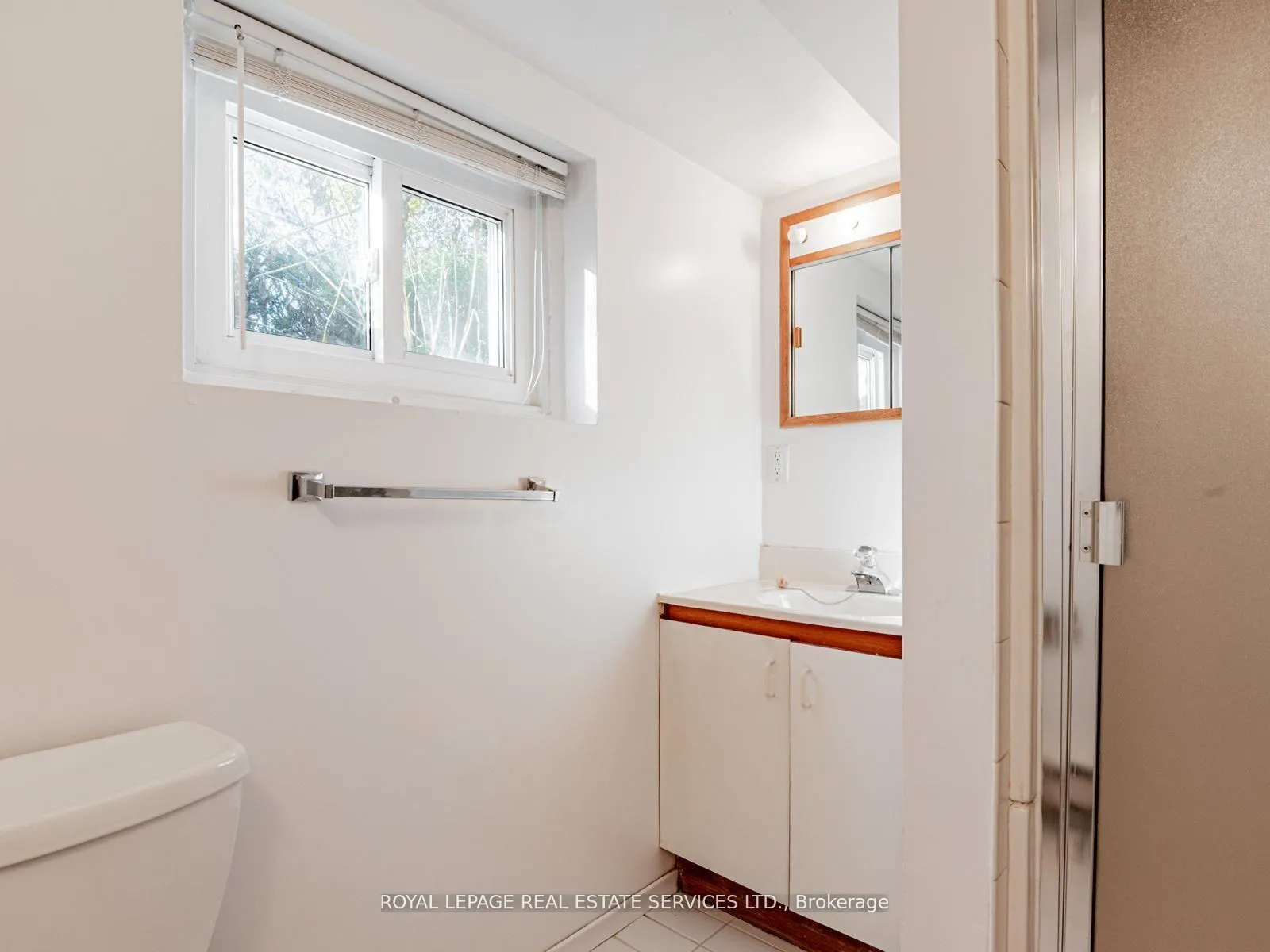 Photo 32 of 7 Duplex Crescent, Toronto, Yonge-Eglinton — HOMEH
