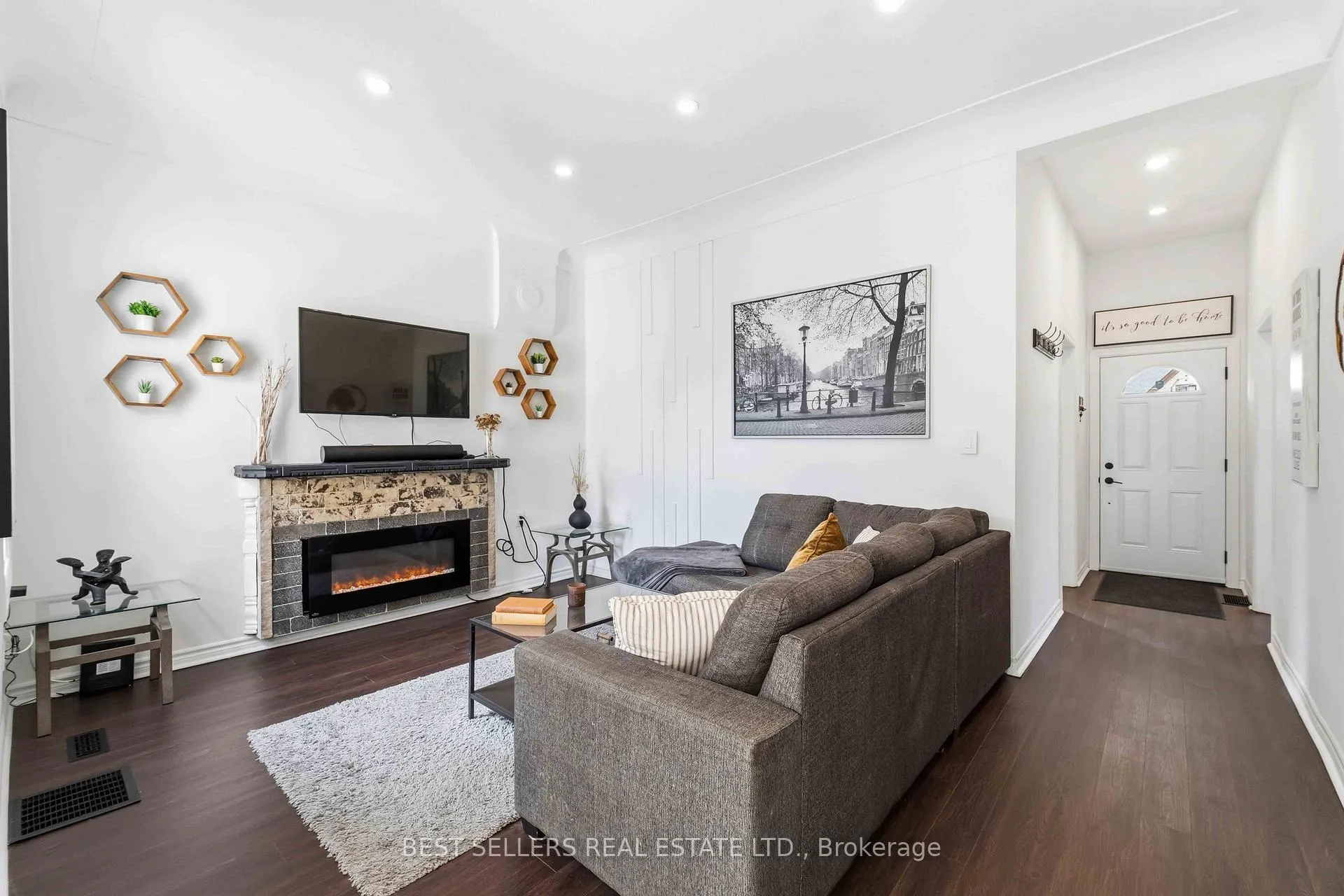 Photo 2 of 300 East Avenue N, Hamilton, Landsdale — HOMEH