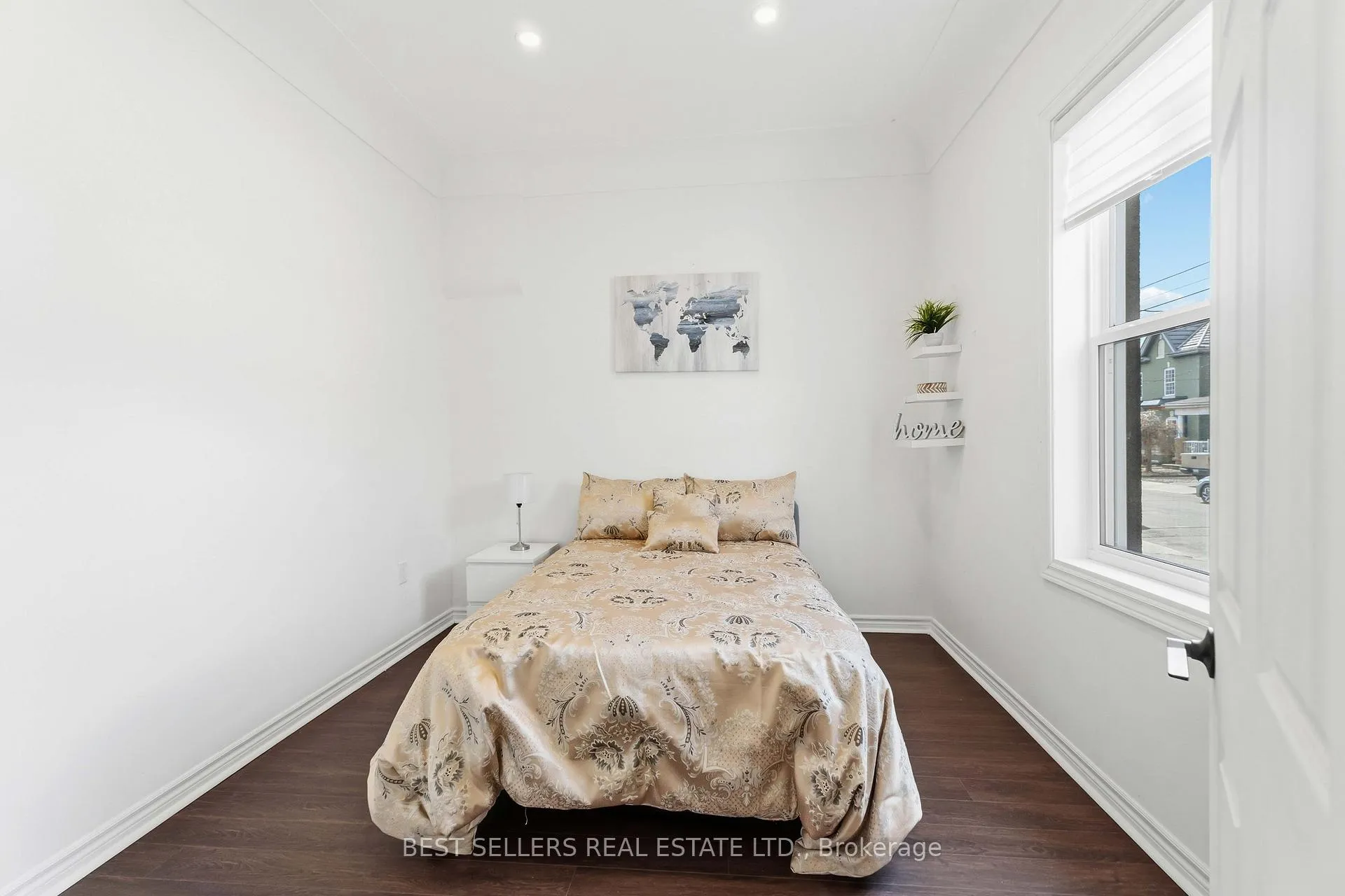 Photo 9 of 300 East Avenue N, Hamilton, Landsdale — HOMEH