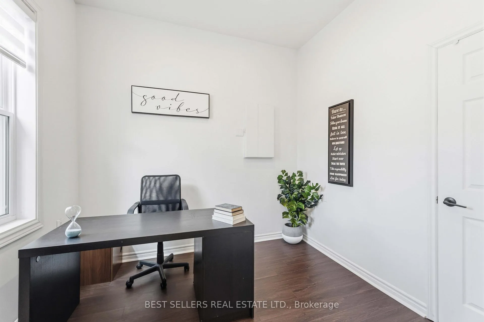 Photo 11 of 300 East Avenue N, Hamilton, Landsdale — HOMEH