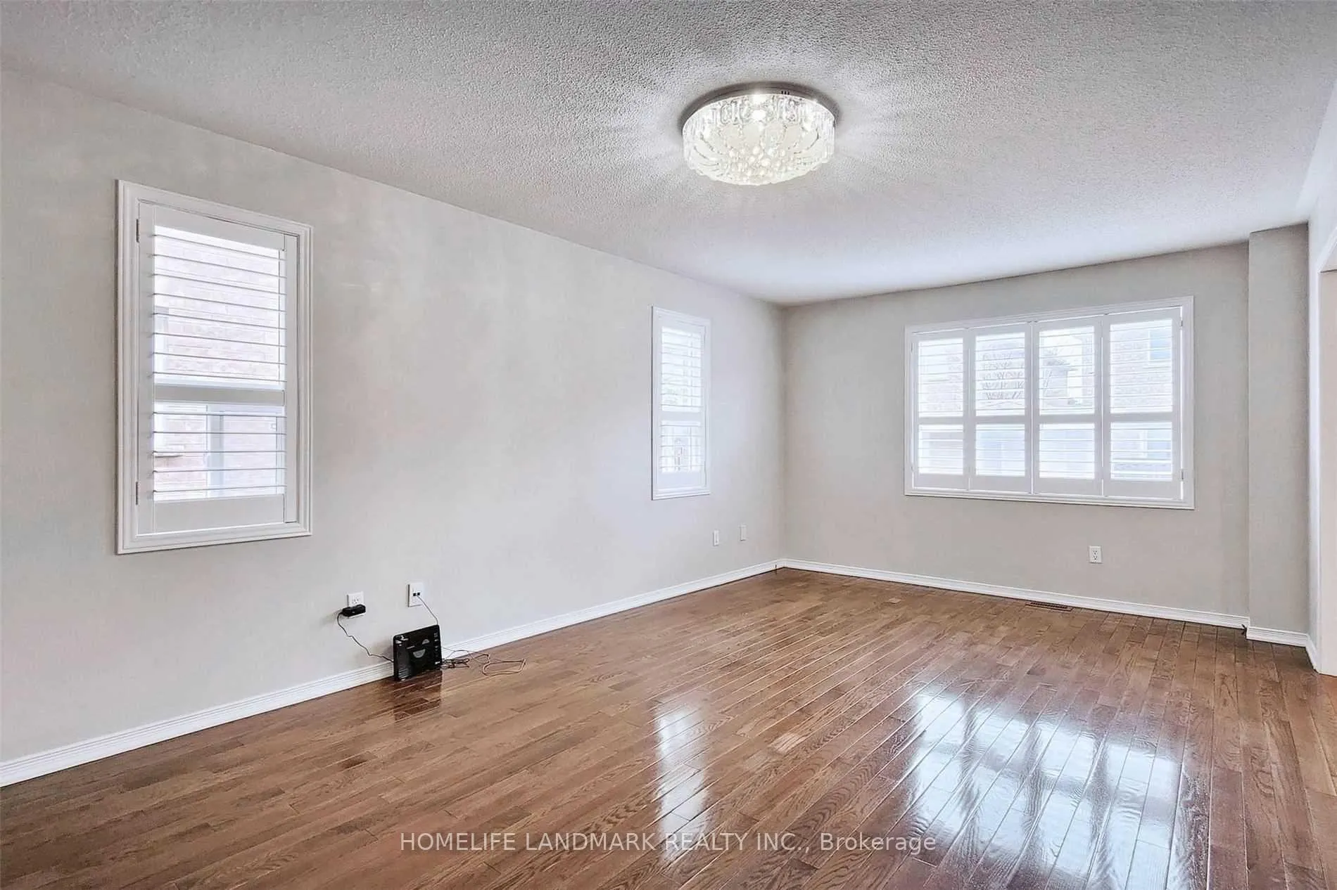 Photo 4 of 7 Cottinghill Way, Aurora, Bayview Northeast — HOMEH