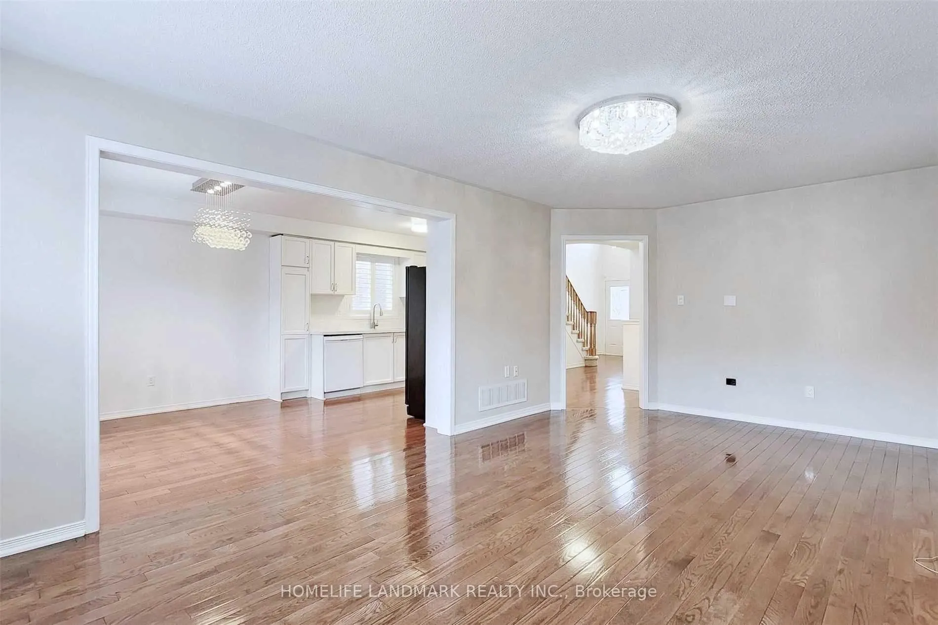 Photo 5 of 7 Cottinghill Way, Aurora, Bayview Northeast — HOMEH
