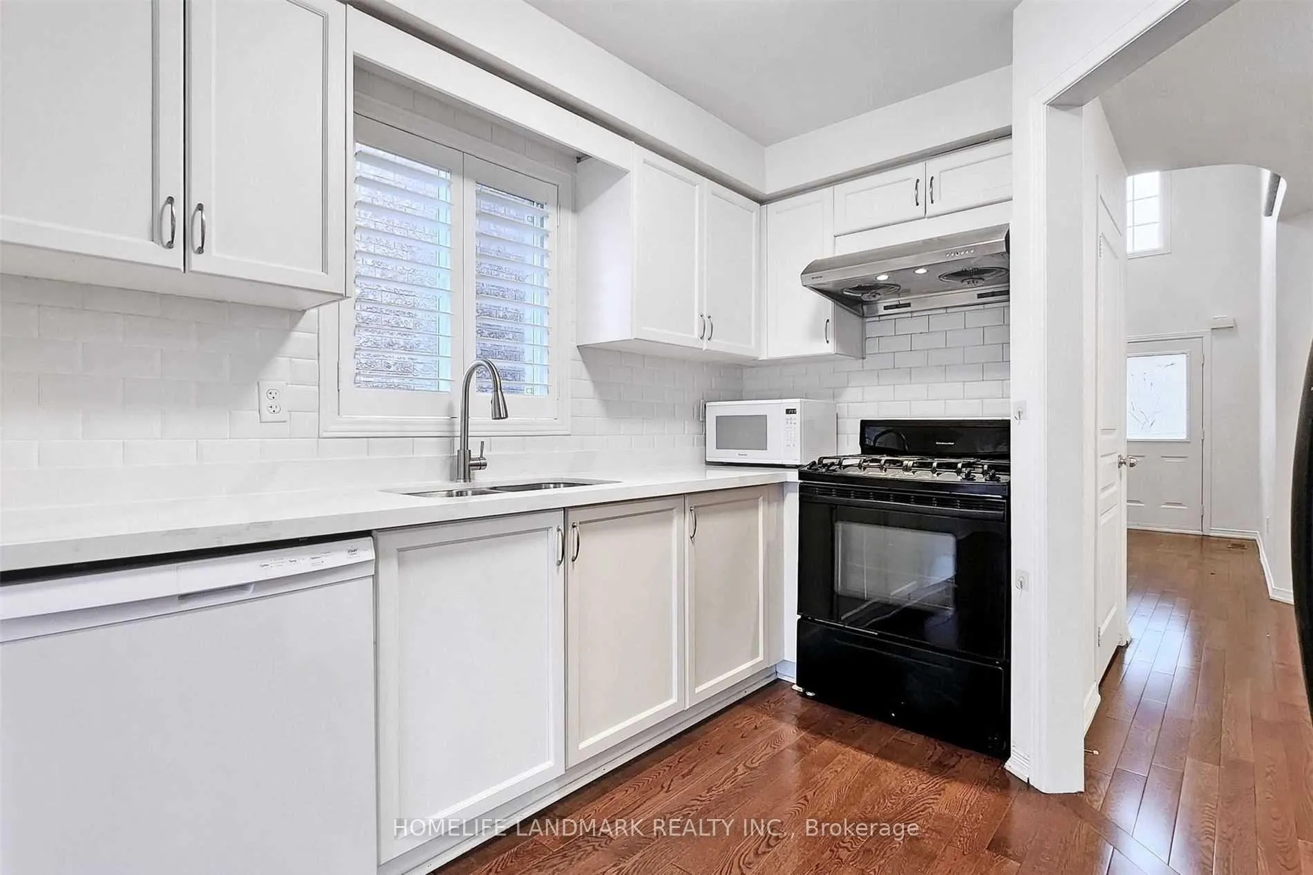 Photo 10 of 7 Cottinghill Way, Aurora, Bayview Northeast — HOMEH