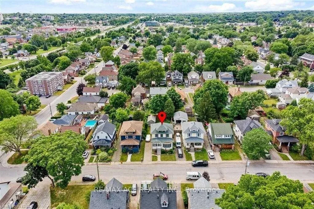 Photo 2 of 5301 Third Avenue, Niagara Falls, Cherrywood — HOMEH