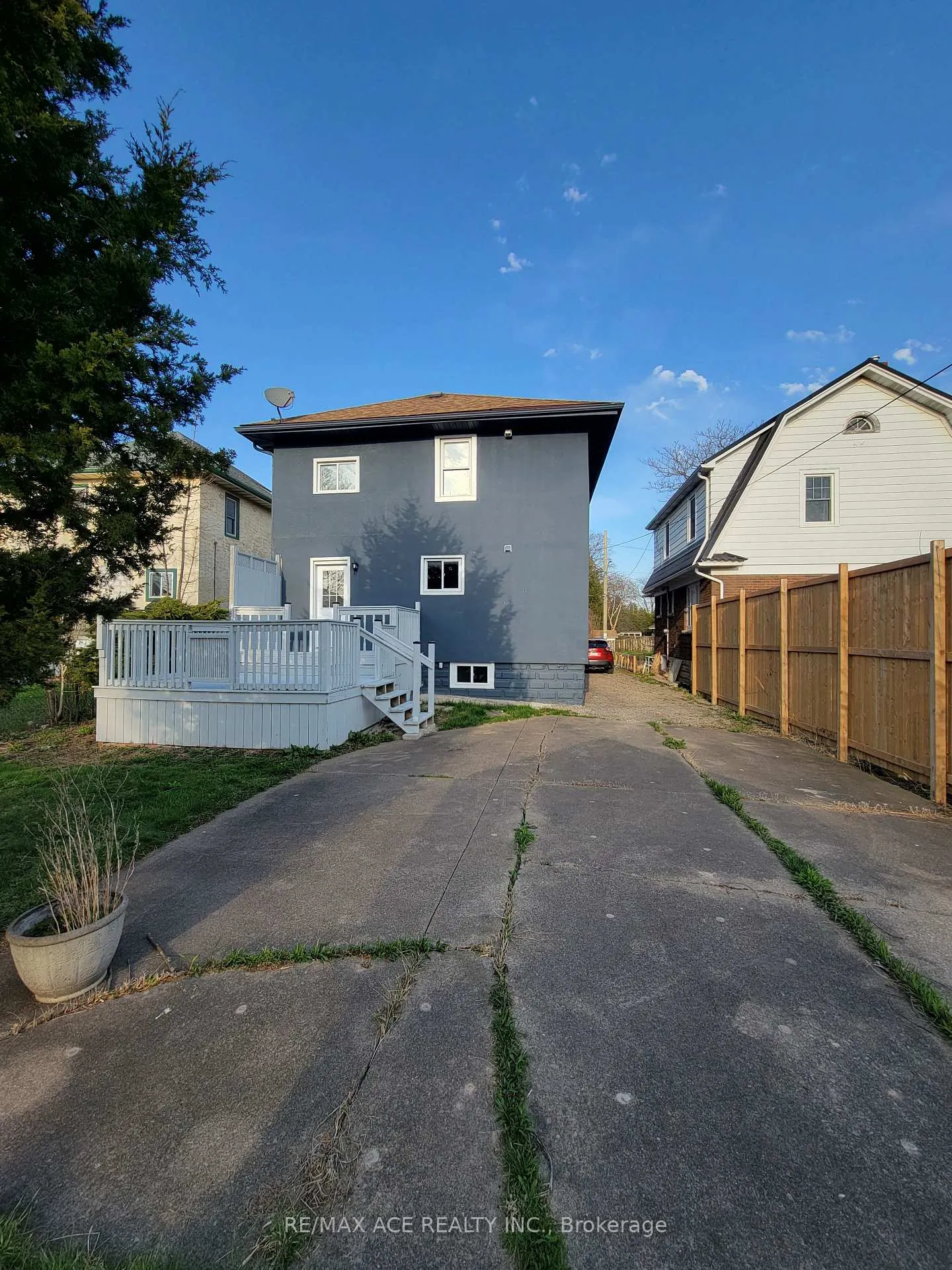 Photo 3 of 5301 Third Avenue, Niagara Falls, Cherrywood — HOMEH