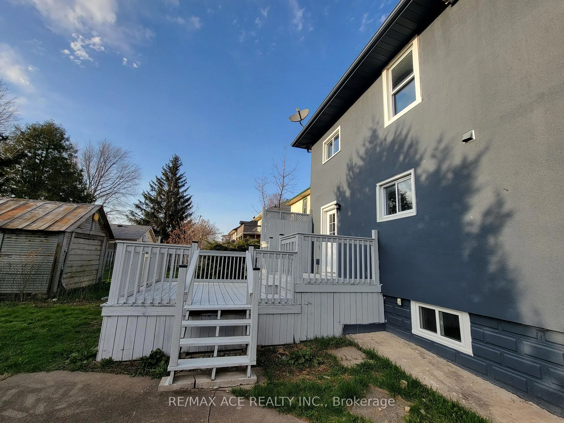 Photo 4 of 5301 Third Avenue, Niagara Falls, Cherrywood — HOMEH