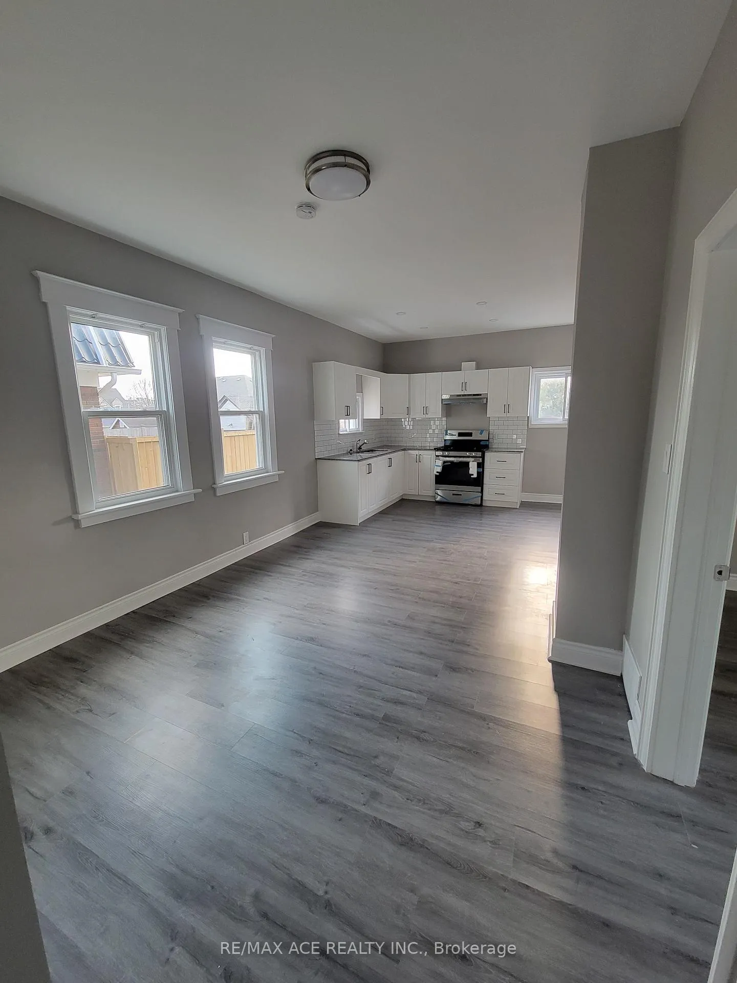 Photo 8 of 5301 Third Avenue, Niagara Falls, Cherrywood — HOMEH
