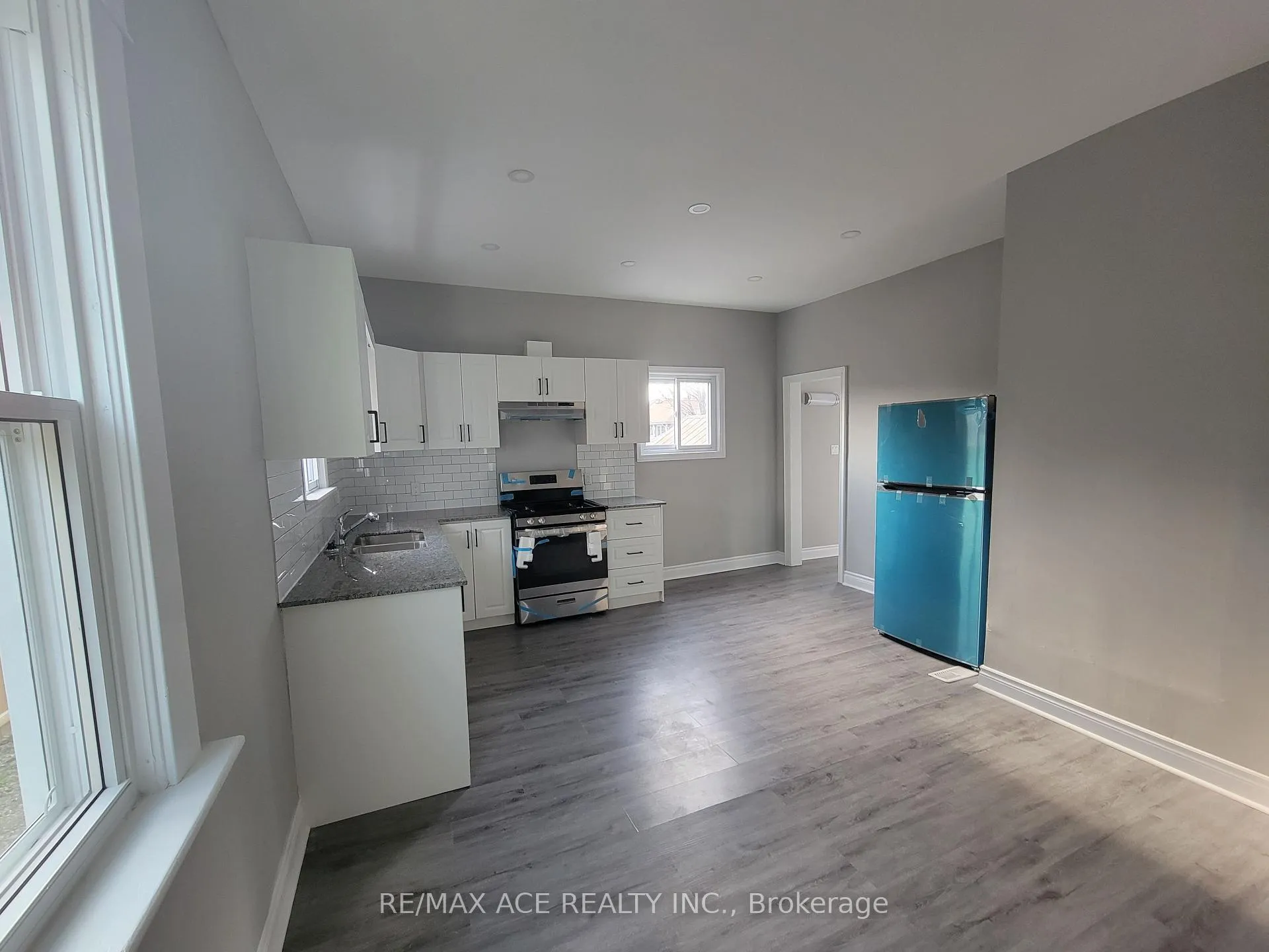 Photo 9 of 5301 Third Avenue, Niagara Falls, Cherrywood — HOMEH
