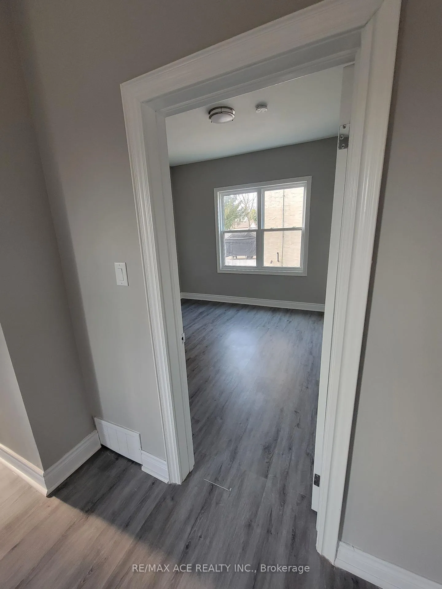 Photo 11 of 5301 Third Avenue, Niagara Falls, Cherrywood — HOMEH