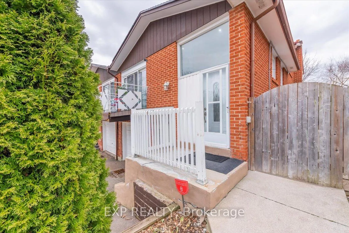 Photo 2 of 135 Mill Street N, Brampton, Downtown Brampton — HOMEH