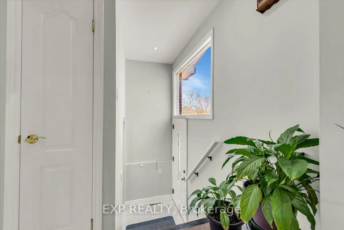 Photo 3 of 135 Mill Street N, Brampton, Downtown Brampton — HOMEH