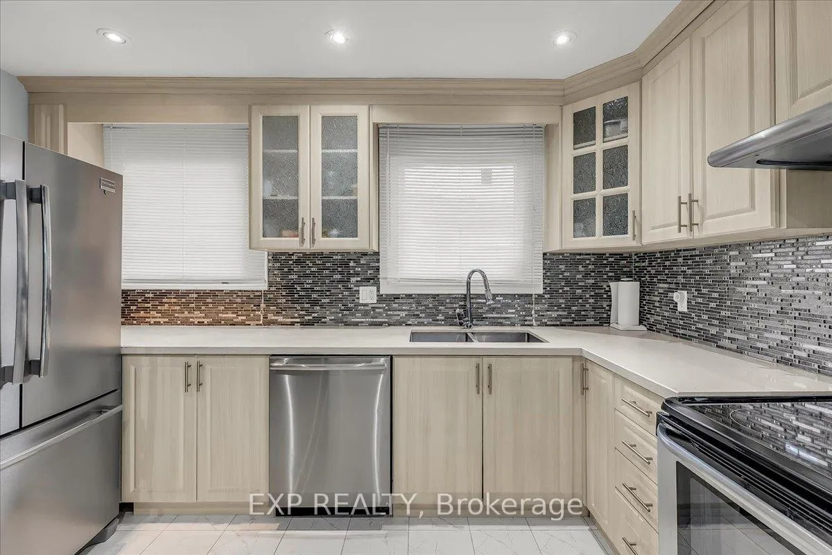 Photo 6 of 135 Mill Street N, Brampton, Downtown Brampton — HOMEH