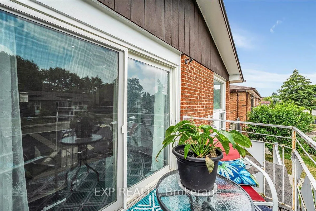 Photo 8 of 135 Mill Street N, Brampton, Downtown Brampton — HOMEH