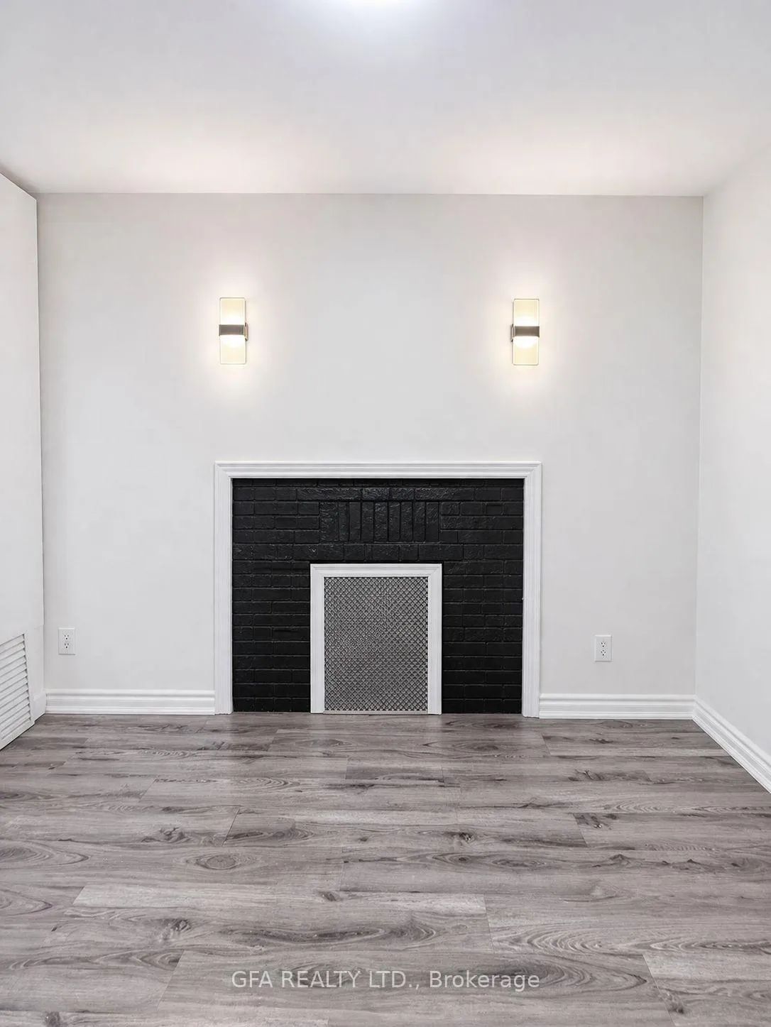 Photo 4 of Unit A, 299 Ottawa Street, Hamilton, Crown Point — HOMEH