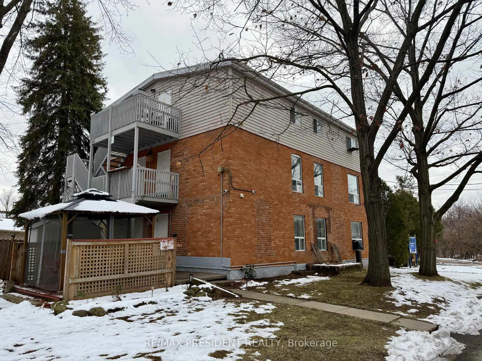 Photo 2 of 37 Bond Street S, Hamilton, Dundas — HOMEH