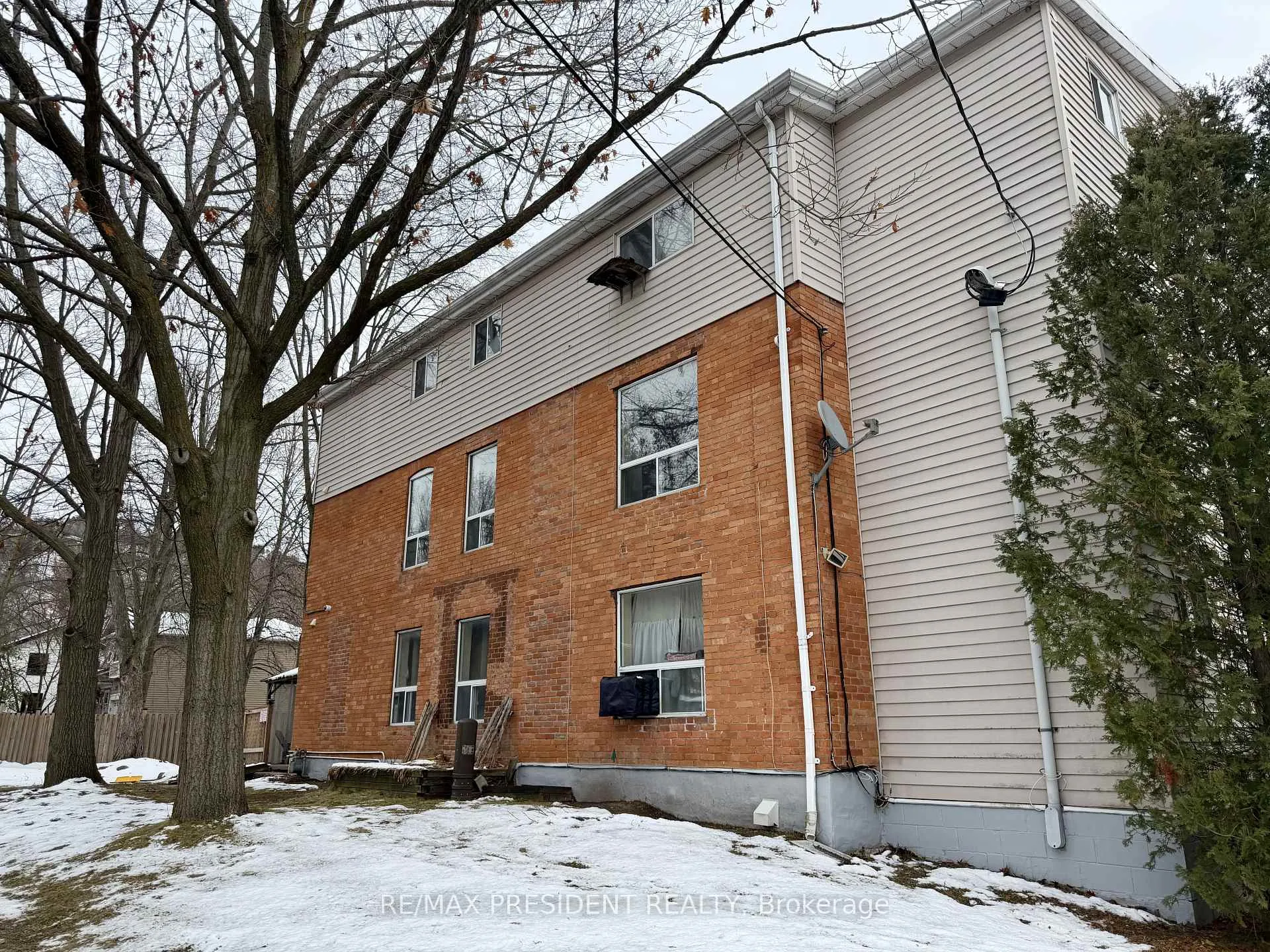 Photo 3 of 37 Bond Street S, Hamilton, Dundas — HOMEH